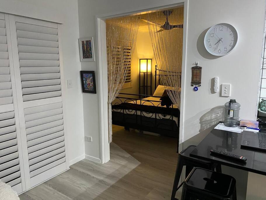 Newly Renovated Apartment *